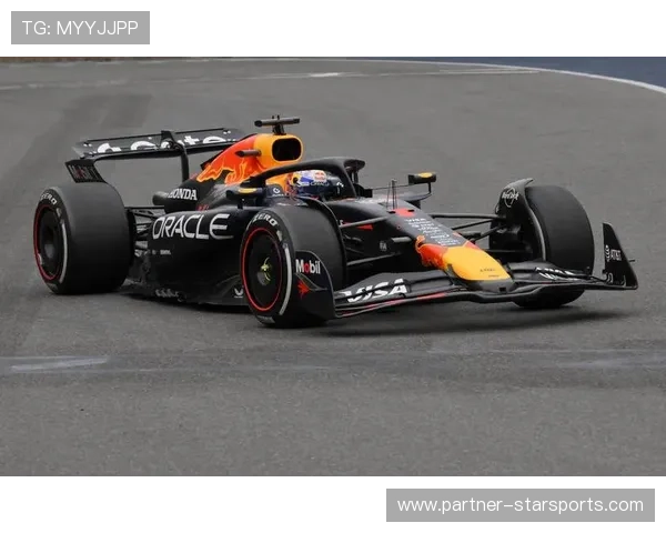 F1赛事最新动态：维斯塔潘连续夺冠刷新纪录，赛季前景备受关注